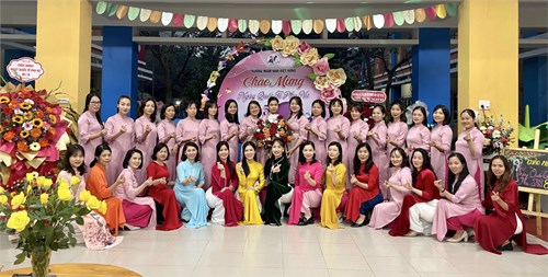 Mít tinh kỷ niệm ngày Quốc tế phụ nữ 8/3 của trường MN Việt Hưng.